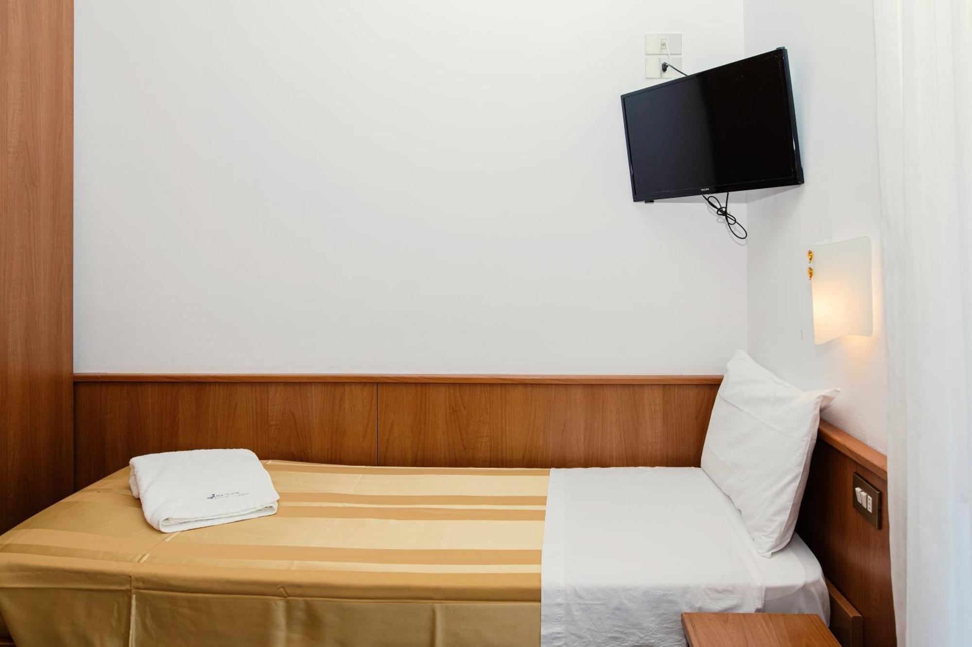 Small Twin Room,1687462487:JPEG
